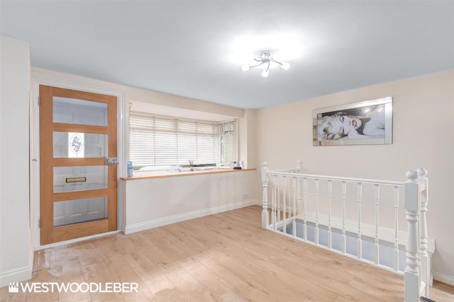 Flat for sale in Old Highway, Hoddesdon