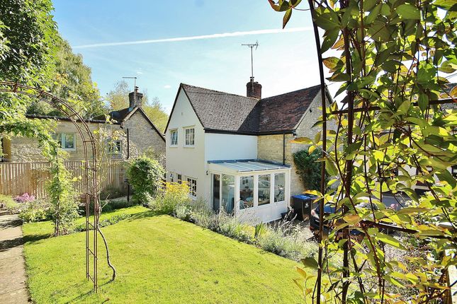 The Cottage, Leafield Road, Crawley photo 3