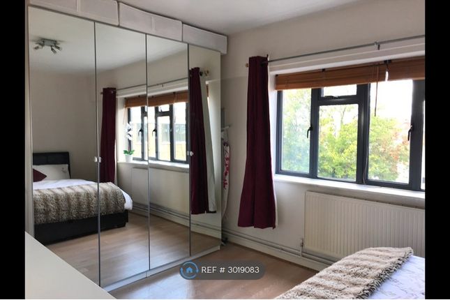 Flat, Victoria Court Kingsbridge Avenue, London photo 4