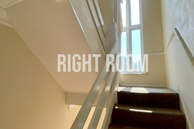 90 Nightingale Way, London photo 4