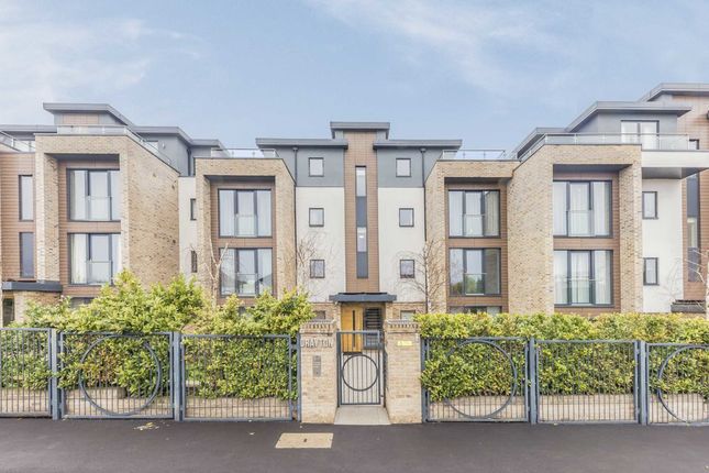 Flat for sale in Hope Close, Hendon