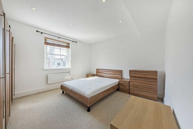 Flat for sale in Chiswick High Road, London