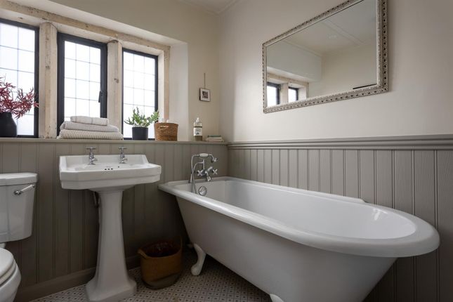 61 - Dowmans Farmhouse - Gl53 9Qy - Web.Jpg