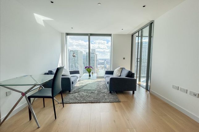 Flat to rent in Landmark Pinnacle, 10 Marsh Wall, Canary Wharf, London, Tower Hamlets