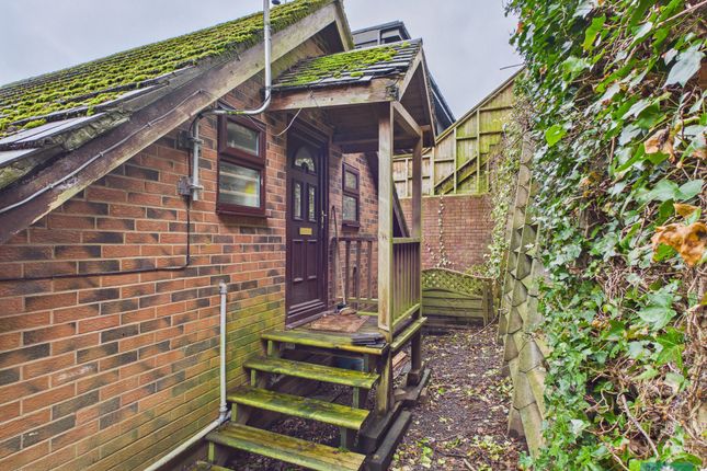 111, Buckstones Road, Shaw photo 2