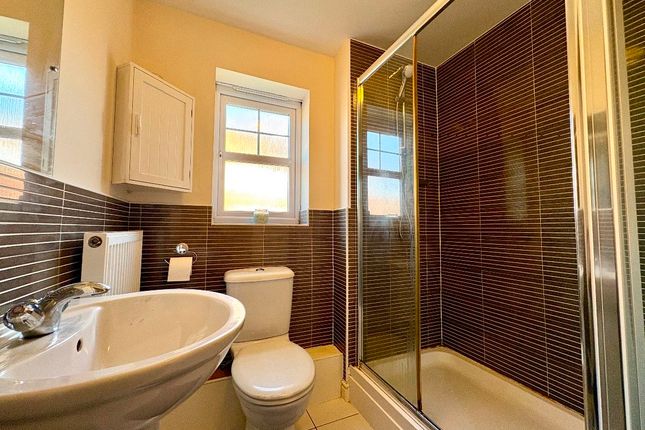 21 Fernbeck Close, Bolton photo 4