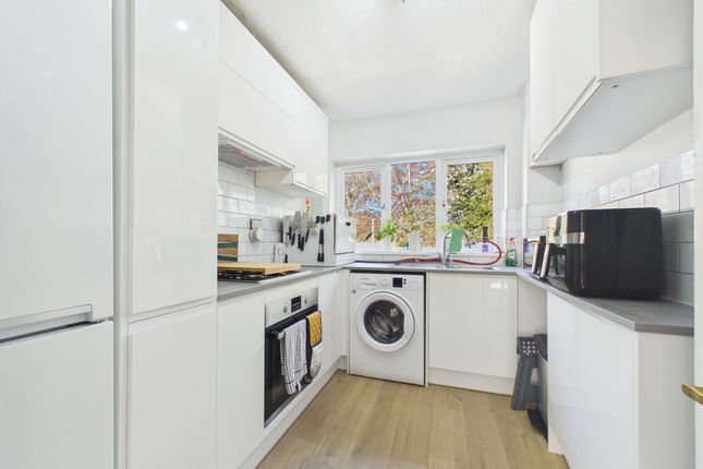 Flat 23, Wheeler Court Armour Hill, Reading photo 3