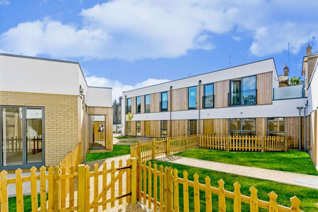 2-bed house on Woodland Mews, Lewisham, £500,000