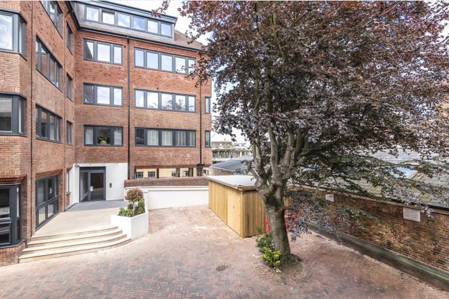 Studio studio on Flat 2, Lovell House, 271, High Street, Uxbridge, £155,000