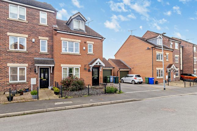 Town house for sale in Gala Way, Retford
