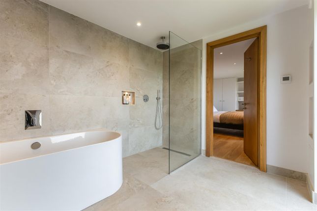 Bathroom.Jpg