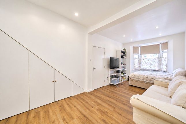 13, Faringford Road, London photo 2