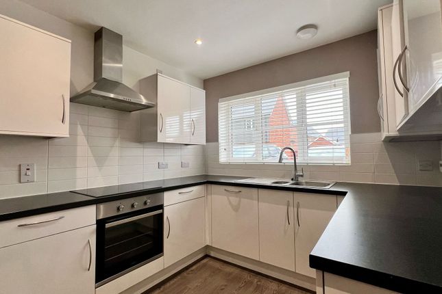29, Neven Place, Gloucester photo 3