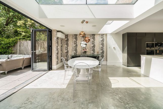 226, Walm Lane, London photo 2