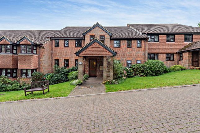2-bed flat on 13, Turneys Orchard, Chorleywood, £255,000