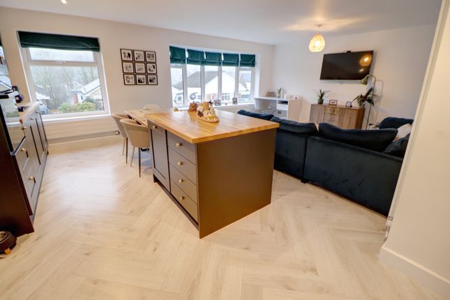 6, Kingston Crescent, Helmshore, Rossendale photo 2