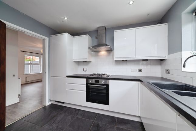 9, Broadwaters, Hull photo 3