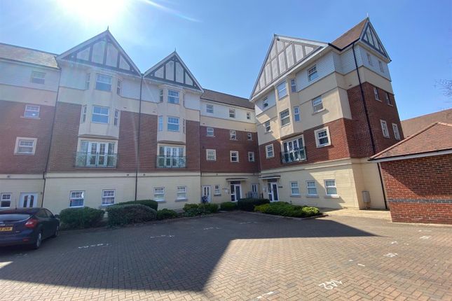 Flat to rent in Apprentice Drive, Colchester