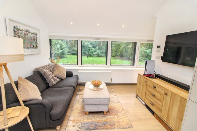 Flat 45 Uplands House, Four Ashes Road, Cryers Hill, High Wycombe photo 3