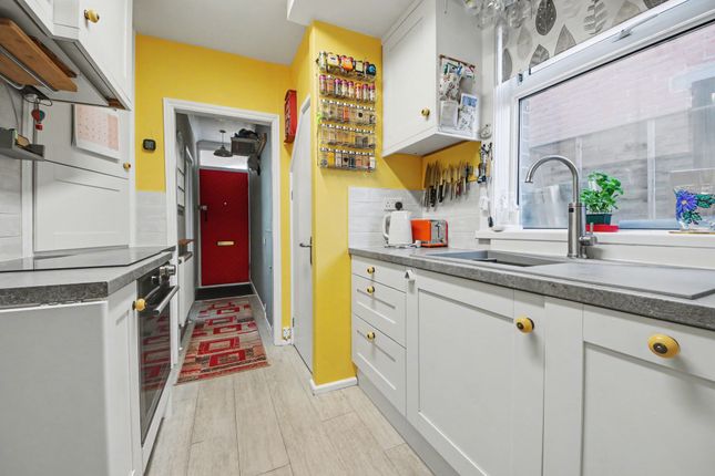 13 Litchfield Crescent, Southampton photo 3