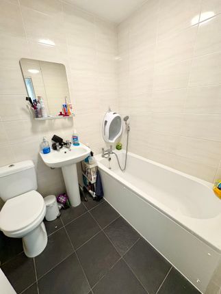 Woodside Close, Woodside Close, Rainham photo 4