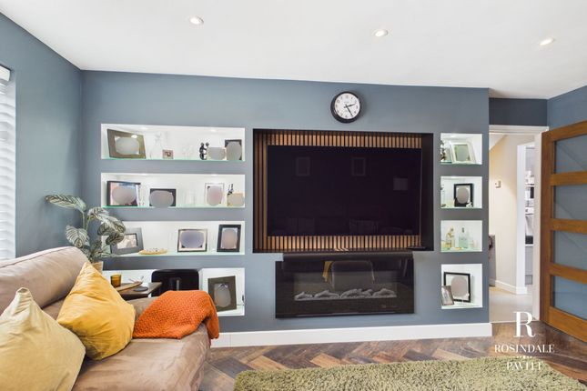 7 Cobham Close, Wallington photo 4