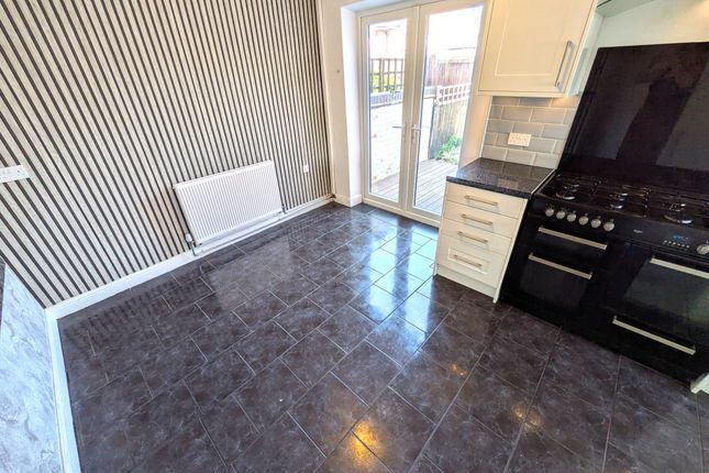 26, Green Crescent, Selston, Nottinghamshire photo 4