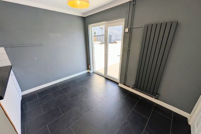 7, Earls Mede, Cwmbran photo 2