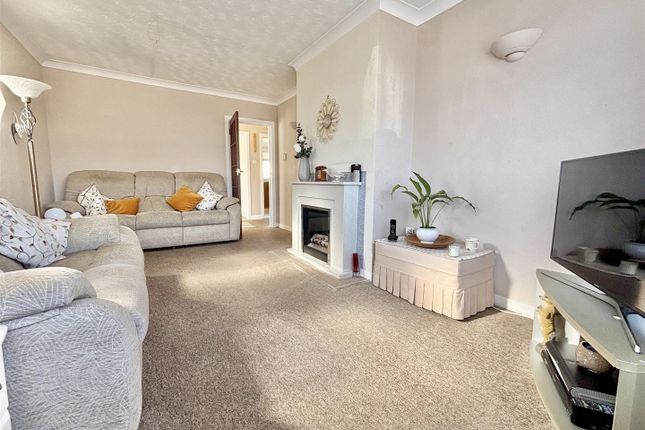 3, Annet Close, Poole photo 2