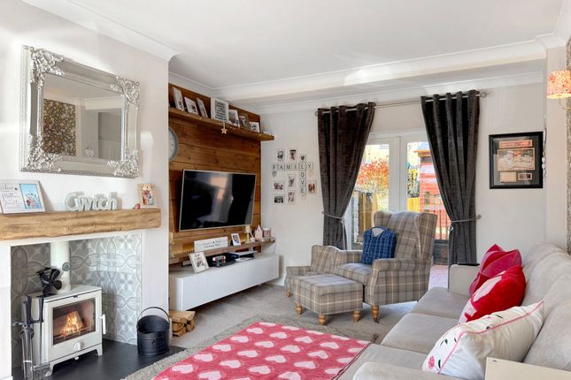 7 Gelliargwellt Road, Hengoed photo 3