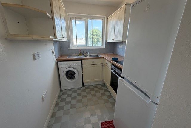 BATH ROAD, COLNBROOK, SLOUGH photo 5