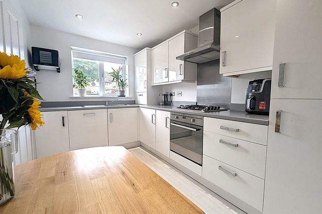 65, Roundwood Avenue, Bradford photo 3