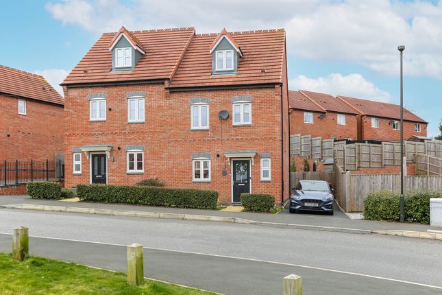 Thumbnail Town house for sale in Baker Road, Wingerworth
