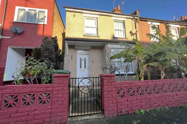 11 Gordon Road, Harrow, London photo 3