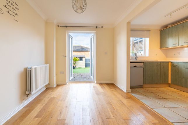 16 St. Lawrence Place, Eastbourne photo 4
