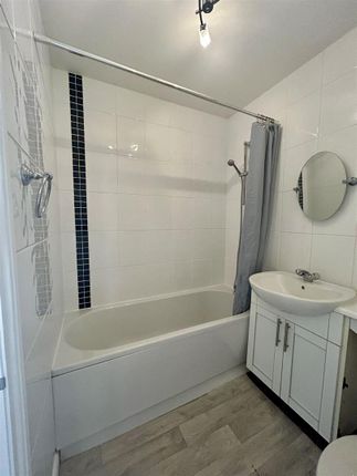 Flat 3, Greengables, Greenlands Avenue, New Waltham photo 5