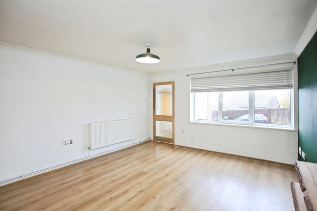15, Brigham Court, Caerphilly photo 4