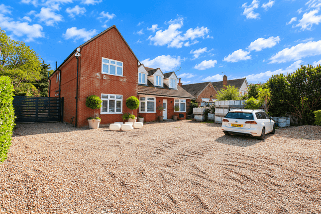 130 The Street, Little Clacton photo 2