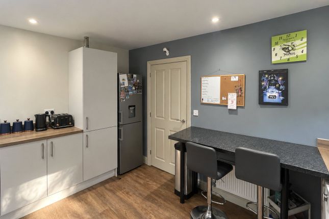 4, Gratton Chase, Godalming photo 3