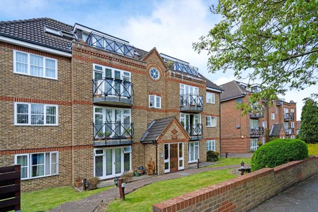 Thumbnail Flat to rent in Overton Road, Sutton, Surrey