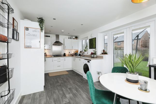 9, Swan Road, Doncaster photo 3
