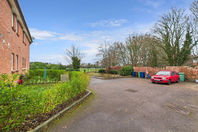 31, Dowding Way, Gloucester photo 2