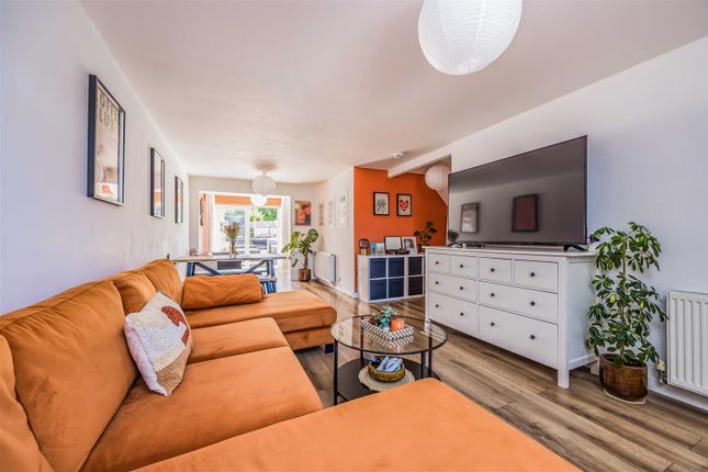 5, Firs Avenue, Waterlooville photo 3