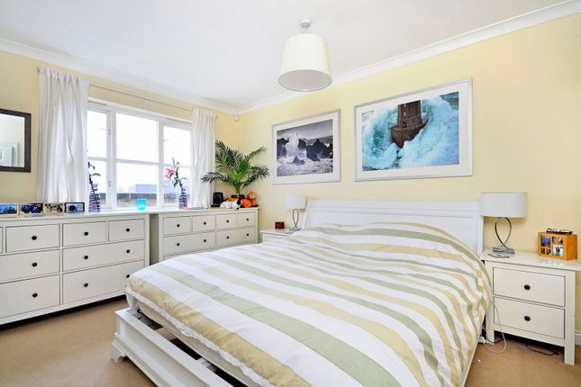 Thumbnail Flat to rent in Stockwell Green, Stockwell, London