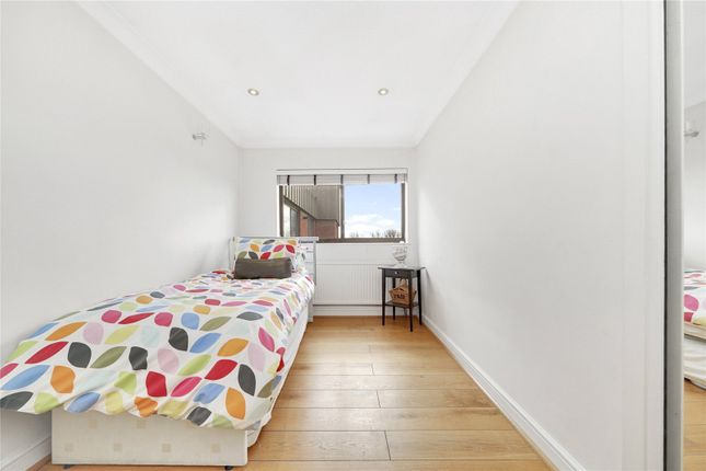 Flat for sale in Spencer Close, Finchley
