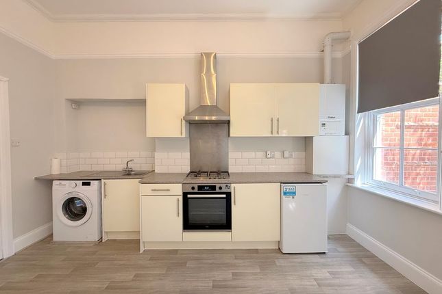1b Landaras, Royston Grove, Hatch End photo 4
