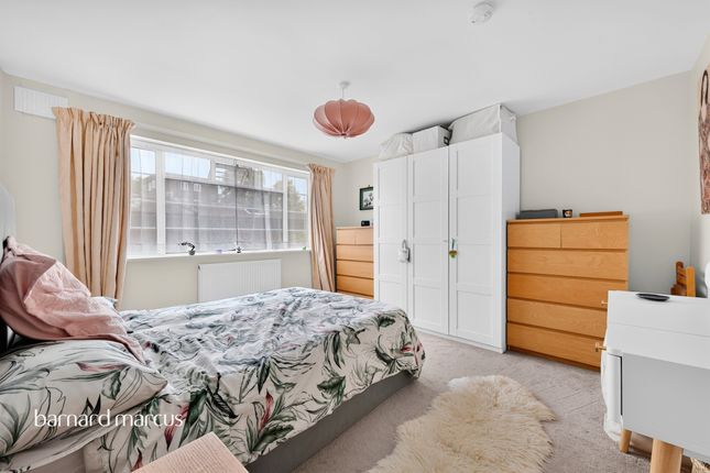 Flat 51, St Leonards Court, St. Leonards Road, London photo 4