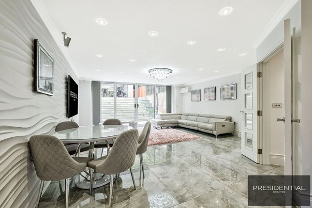 40a Woolhampton Way, Chigwell photo 3