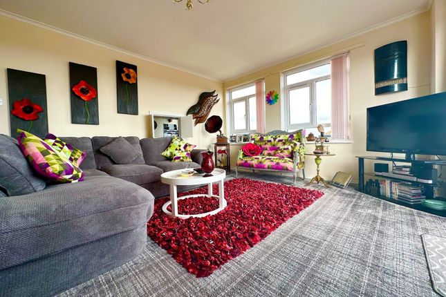 Flat for sale in The Conge, Great Yarmouth