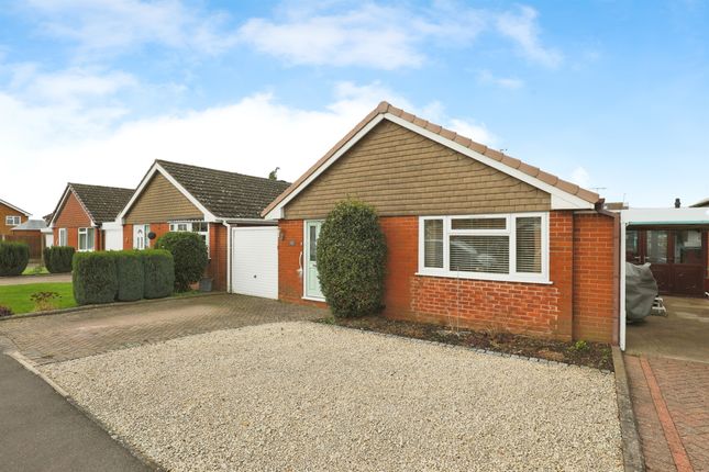 Thumbnail Bungalow for sale in Pine Close, Fernhill Heath, Worcester